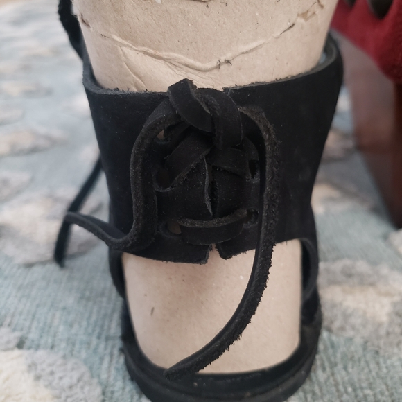 Black Lace Up Renaissance Gladiator Sandals Suede Leather - Picture 4 of 7